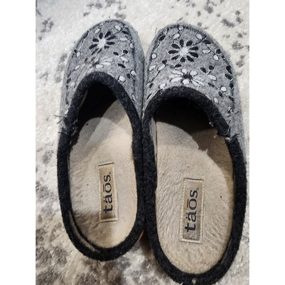 Taos Woolly Grey Floral Embroidered Wool Clog Slippers Womens Size 40 - Picture 7 of 10